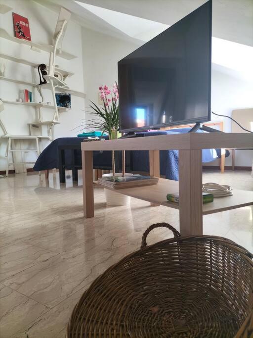 La Casa Di Marta - Ampia Ed Accogliente Mansarda In Piazza Statuto Appartement Turijn Buitenkant foto